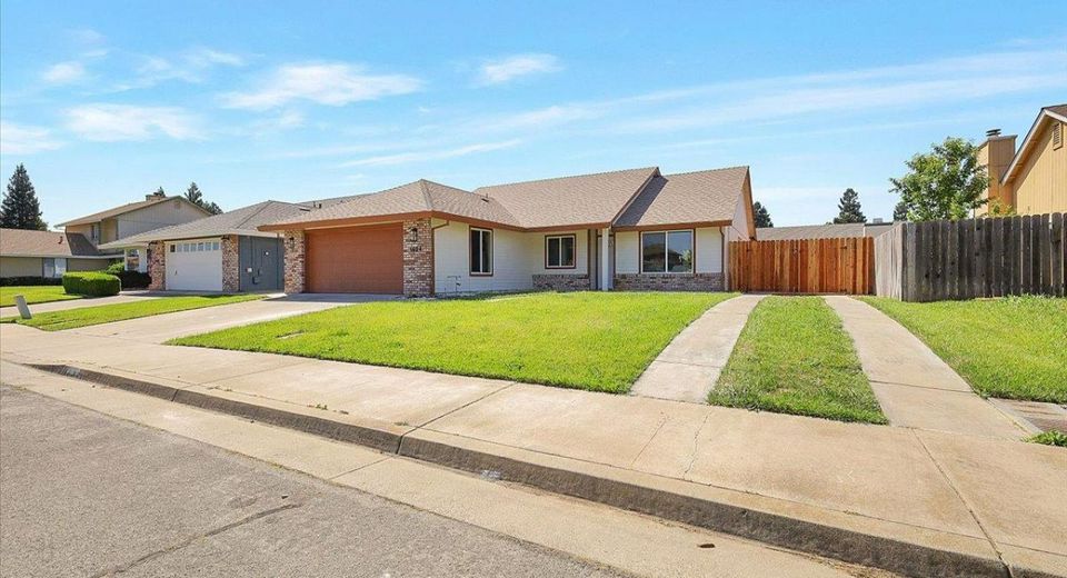 1924 Pebble Beach Dr, Yuba City, CA 95993 Photo