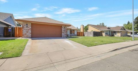 1924 Pebble Beach Dr, Yuba City, CA 95993 Photo