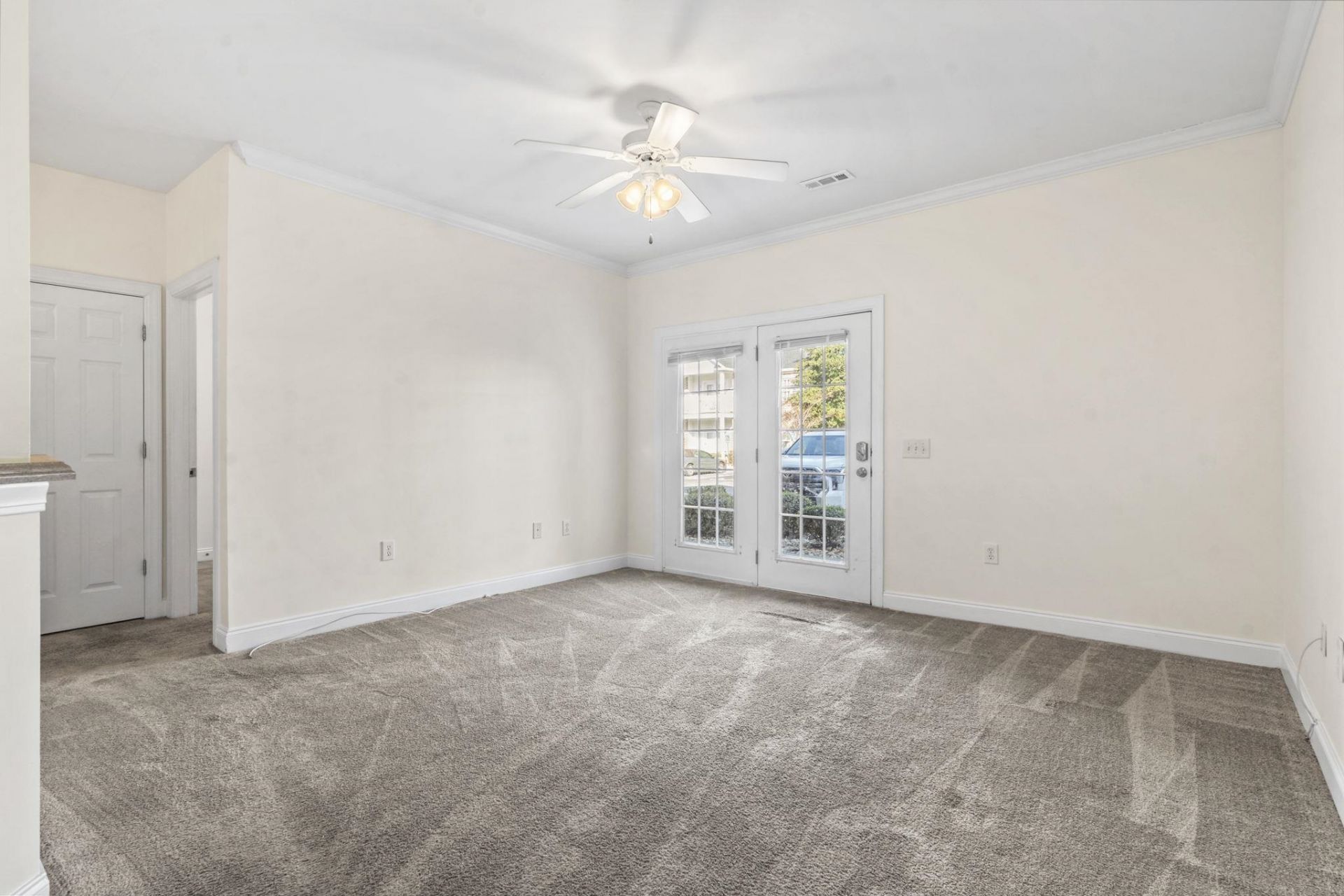 2073 Silvercrest Dr.  Photo 10