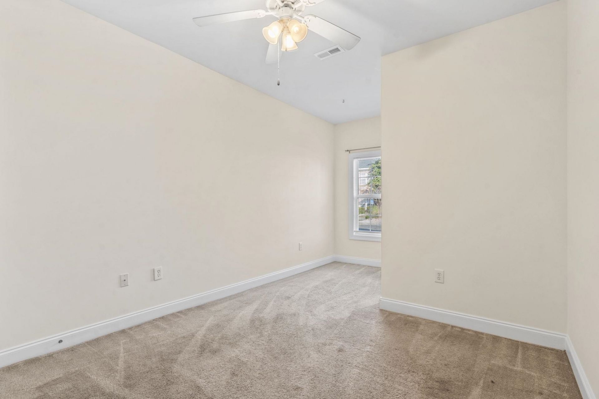 2073 Silvercrest Dr.  Photo 15
