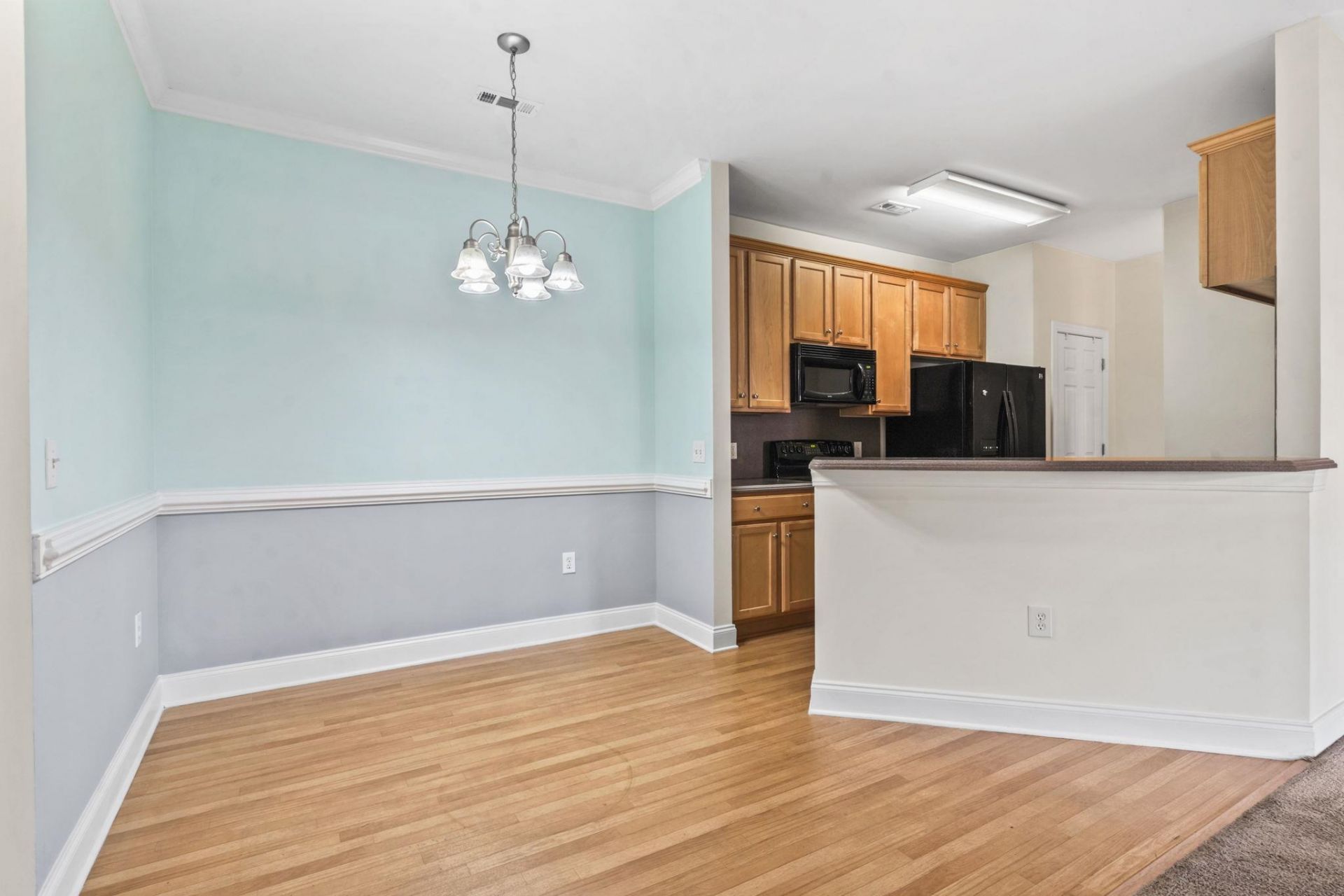 2073 Silvercrest Dr.  Photo 6