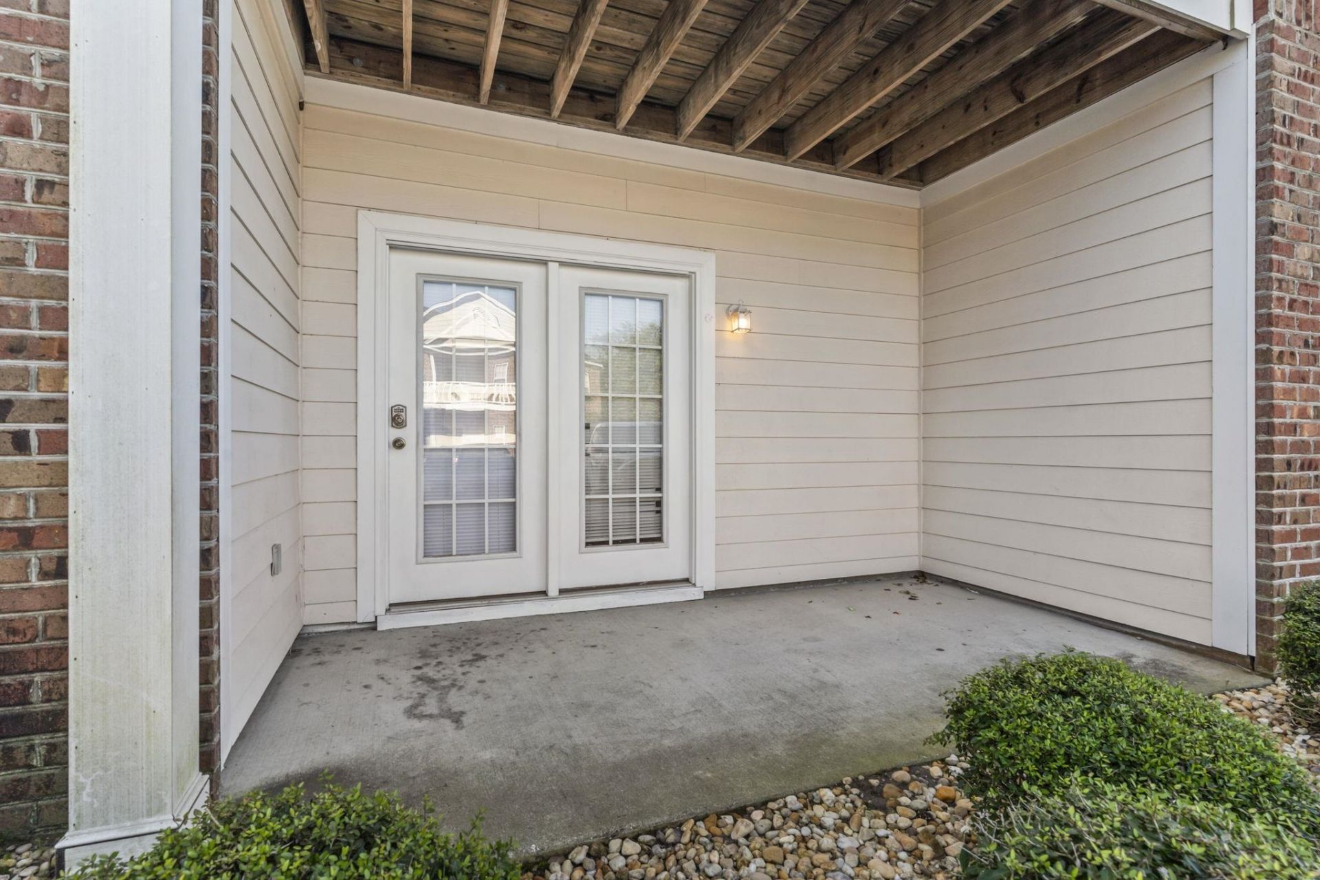 2073 Silvercrest Dr.  Photo 9
