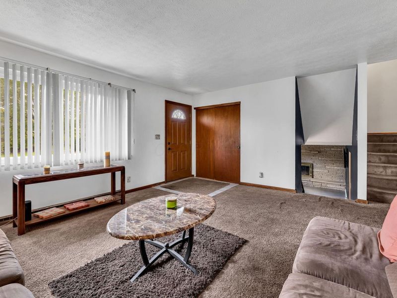 4676 Belfast Drive , Columbus, OH 43227 Photo 8