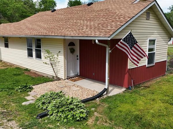 10009 Three Oaks Lane , Bloomsdale, MO 63627