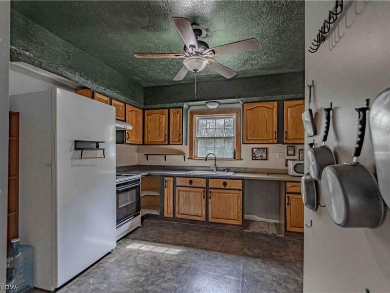 389 High Street , Wadsworth, OH 44281 Photo 18