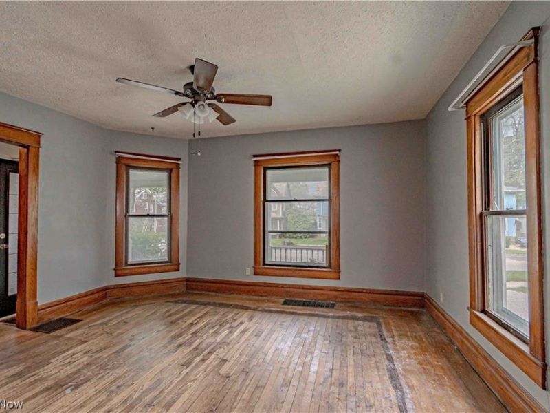 389 High Street , Wadsworth, OH 44281 Photo 9