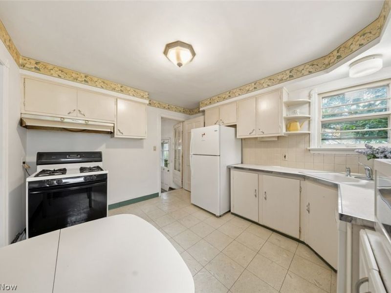 4284 W 204th Street, Fairview Park, OH 44126 Photo 13