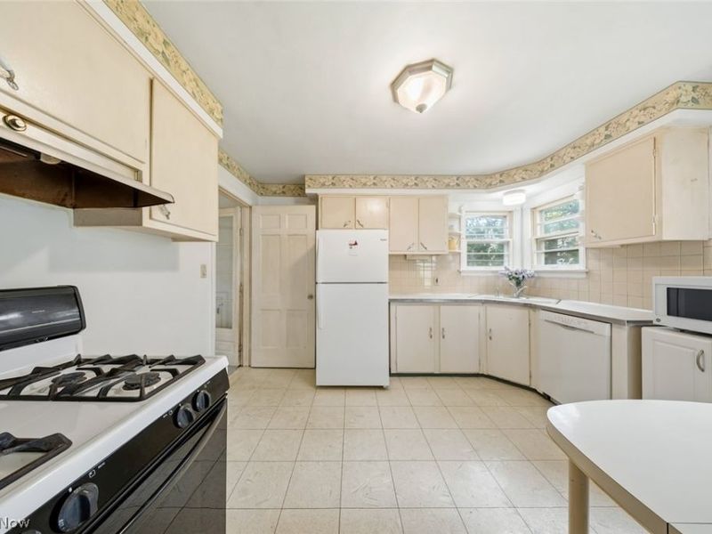 4284 W 204th Street, Fairview Park, OH 44126 Photo 15