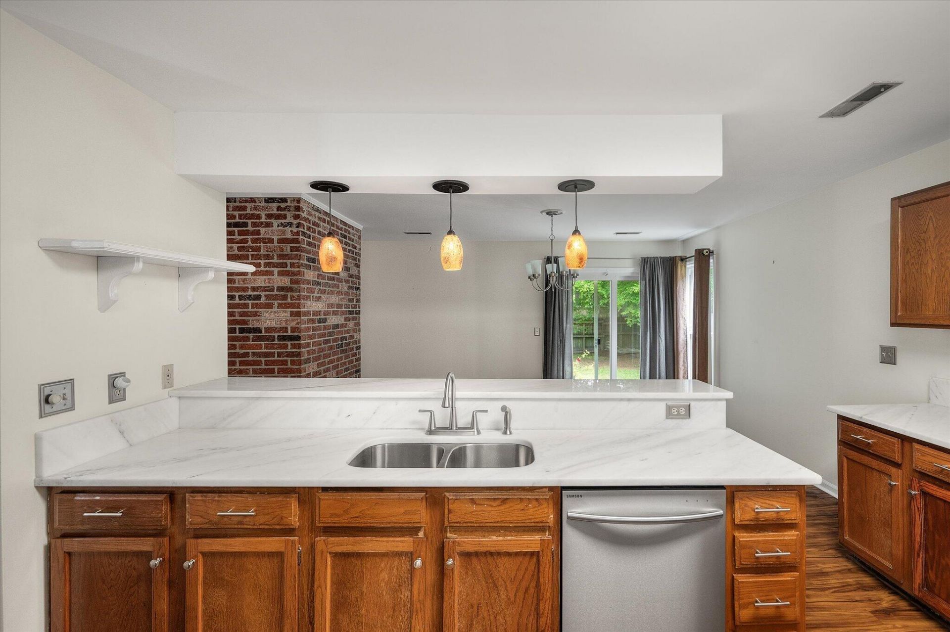 121 Hamlet Road Photo 14
