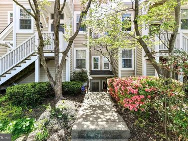 2954 YARLING COURT, Unit 2954, FALLS CHURCH, VA 22042