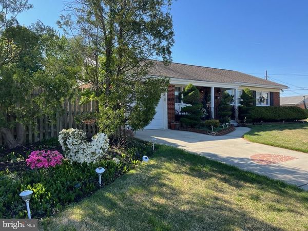 817 LEXINGTON AVENUE, TURNERSVILLE, NJ 08012