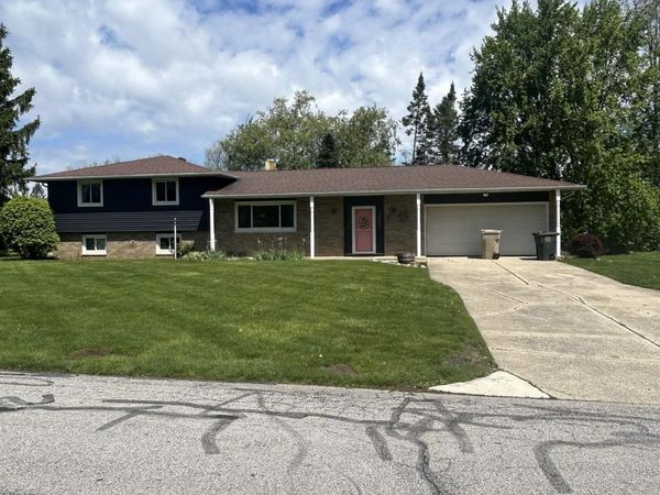 1237 Hampshire Drive, South Bend, IN 46614
