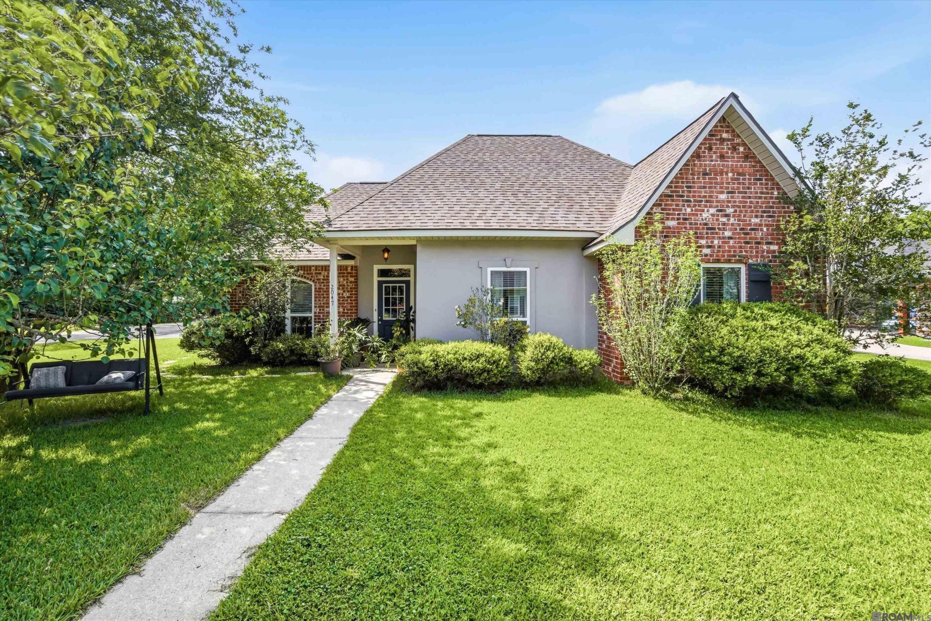 2047 Falconcrest Dr, Denham Springs, LA 70726 Main Photo