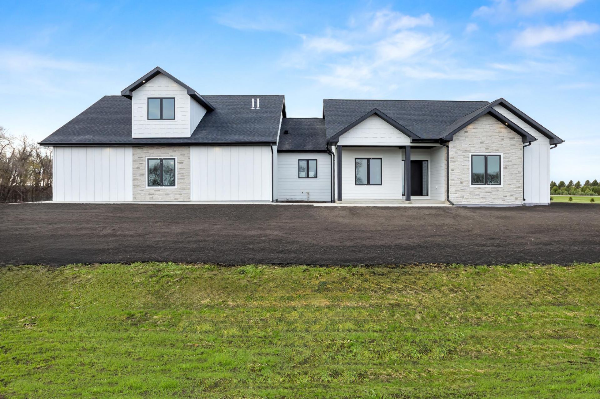 638 Norman Drive, Kindred, ND 58051