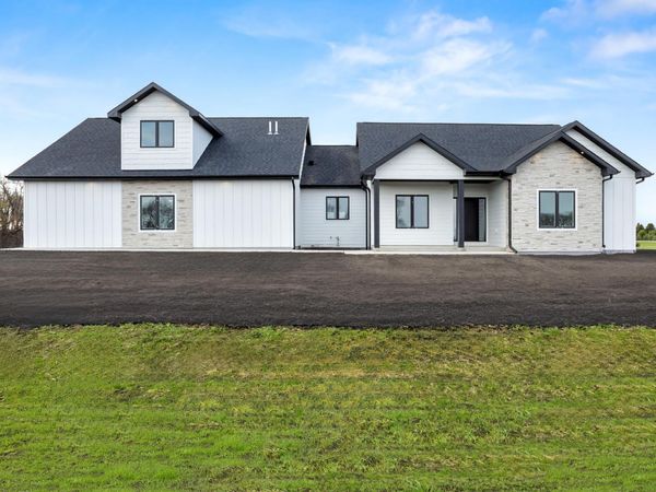 638 Norman Drive, Kindred, ND 58051