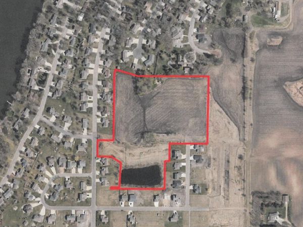 000 Roberts Road SW, Hutchinson, MN 55350