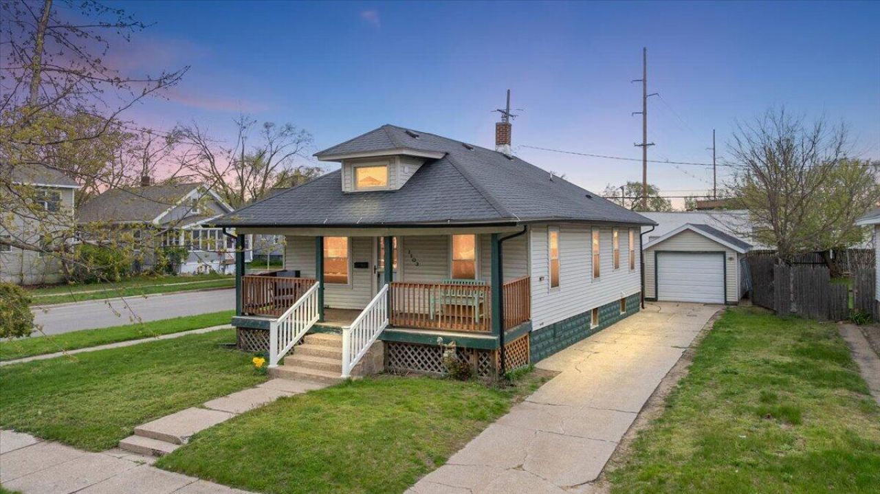 1103 Franklin Avenue, Grand Haven, MI 49417 Main Photo