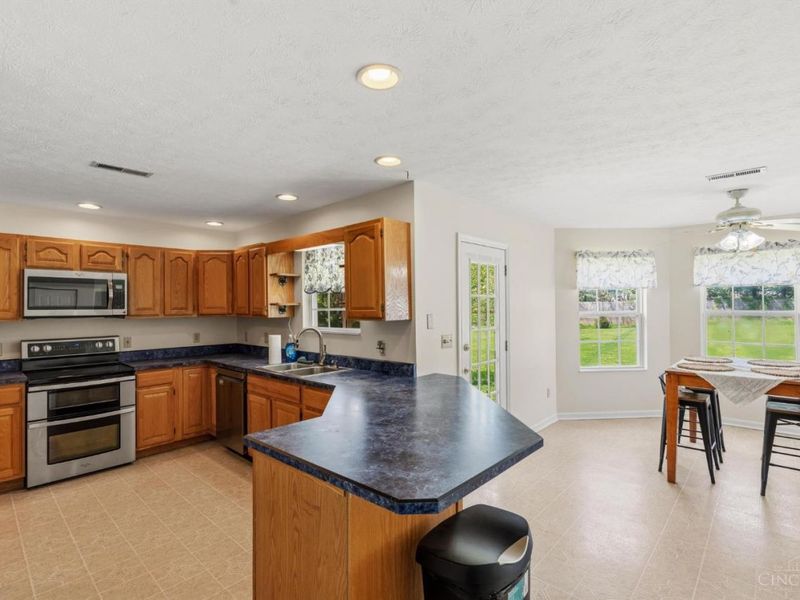 8812 Arrowcreek Drive, Washington Township, OH 45054 Photo 10