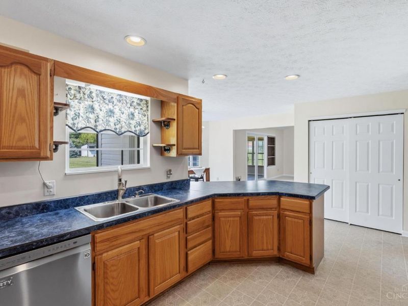 8812 Arrowcreek Drive, Washington Township, OH 45054 Photo 12