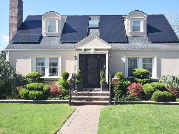 14 Plymouth Street, New Hyde Park, NY 11040