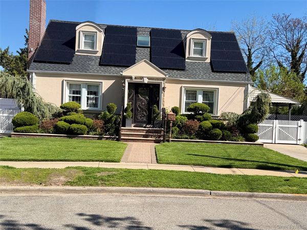 14 Plymouth Street , New Hyde Park, NY 11040