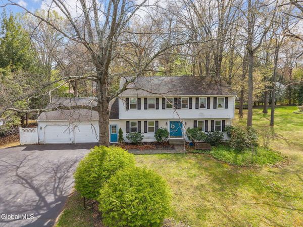 34 Axbridge Lane, Delmar, NY 12054
