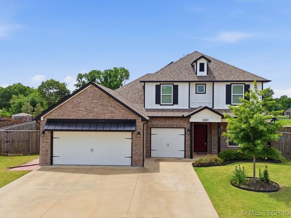 2017 W Fredericksburg Court, Broken Arrow, OK 74011
