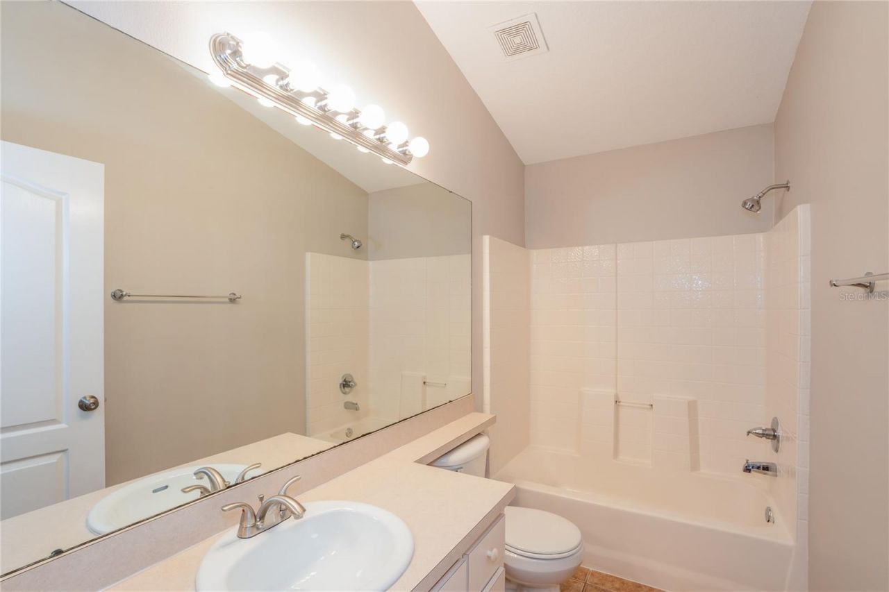 1011 Lake Shore Ranch Drive , Seffner, FL 33584 Photo