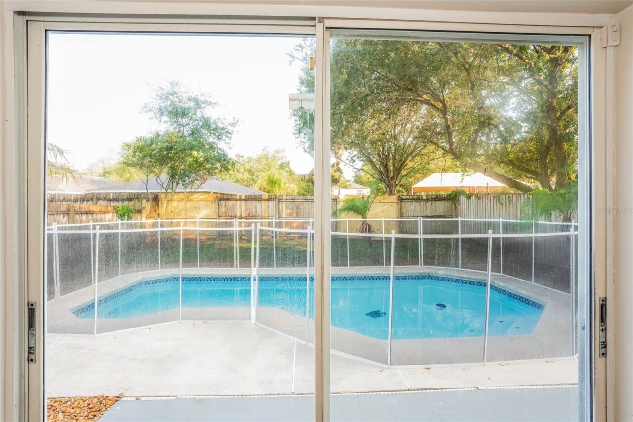 1011 Lake Shore Ranch Drive , Seffner, FL 33584 Photo