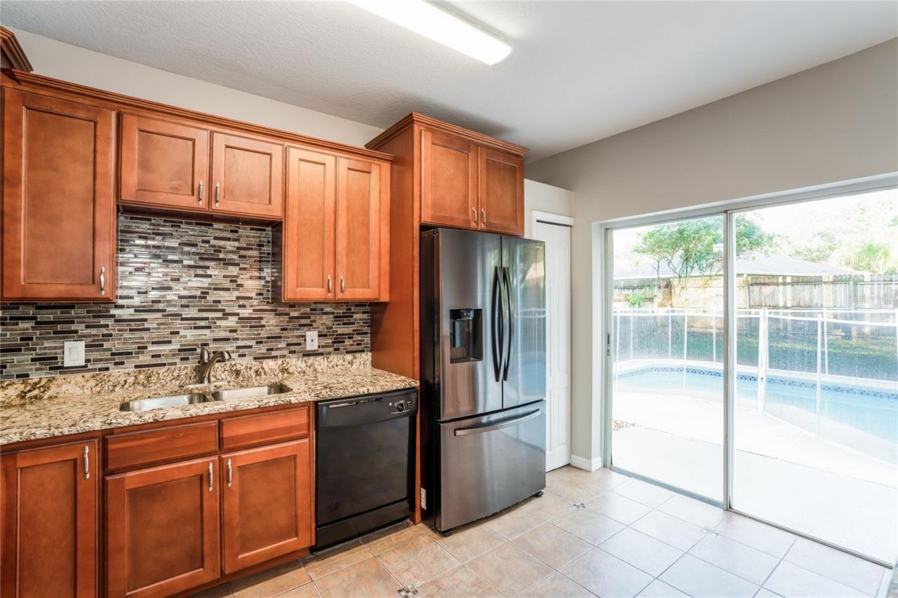 1011 Lake Shore Ranch Drive , Seffner, FL 33584 Photo