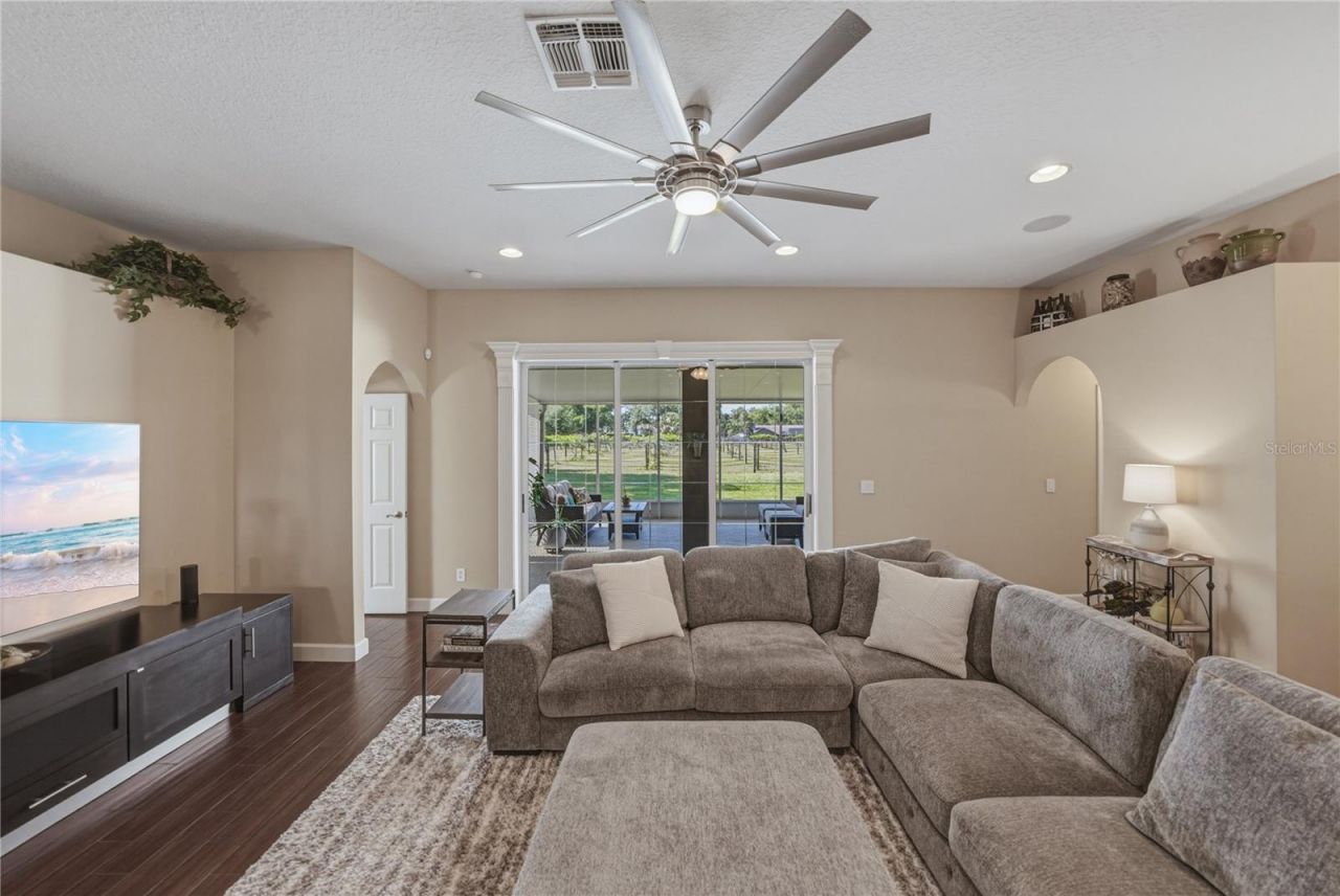 1035 Legends Pass Drive , Valrico, FL 33594 Photo