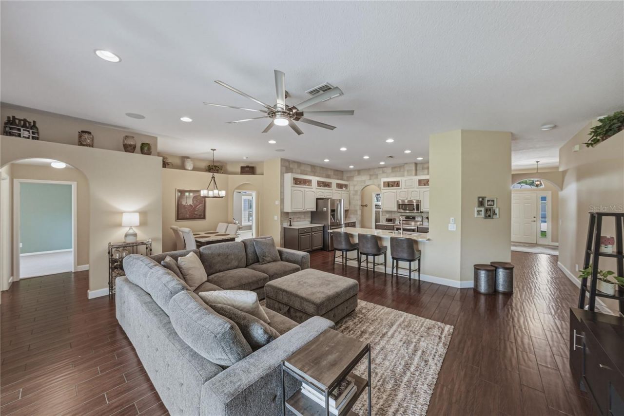 1035 Legends Pass Drive , Valrico, FL 33594 Photo