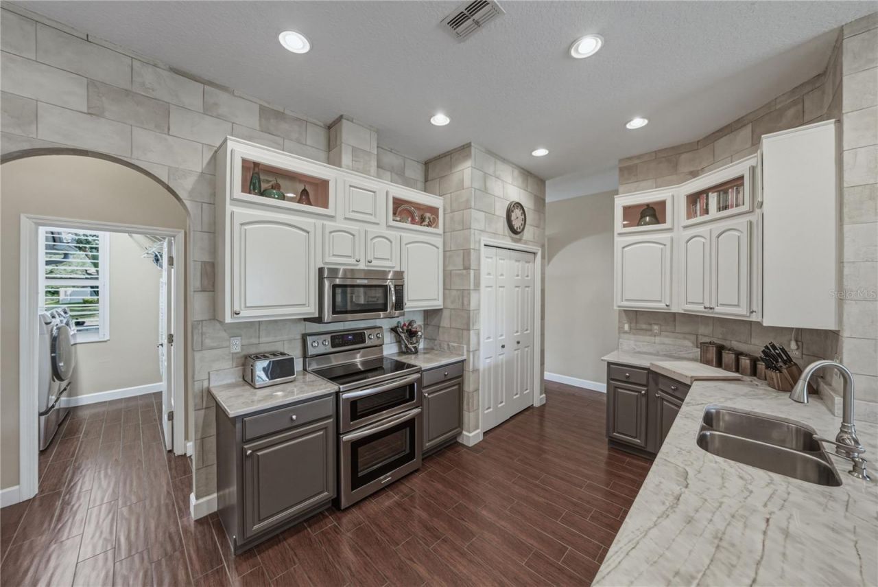 1035 Legends Pass Drive , Valrico, FL 33594 Photo
