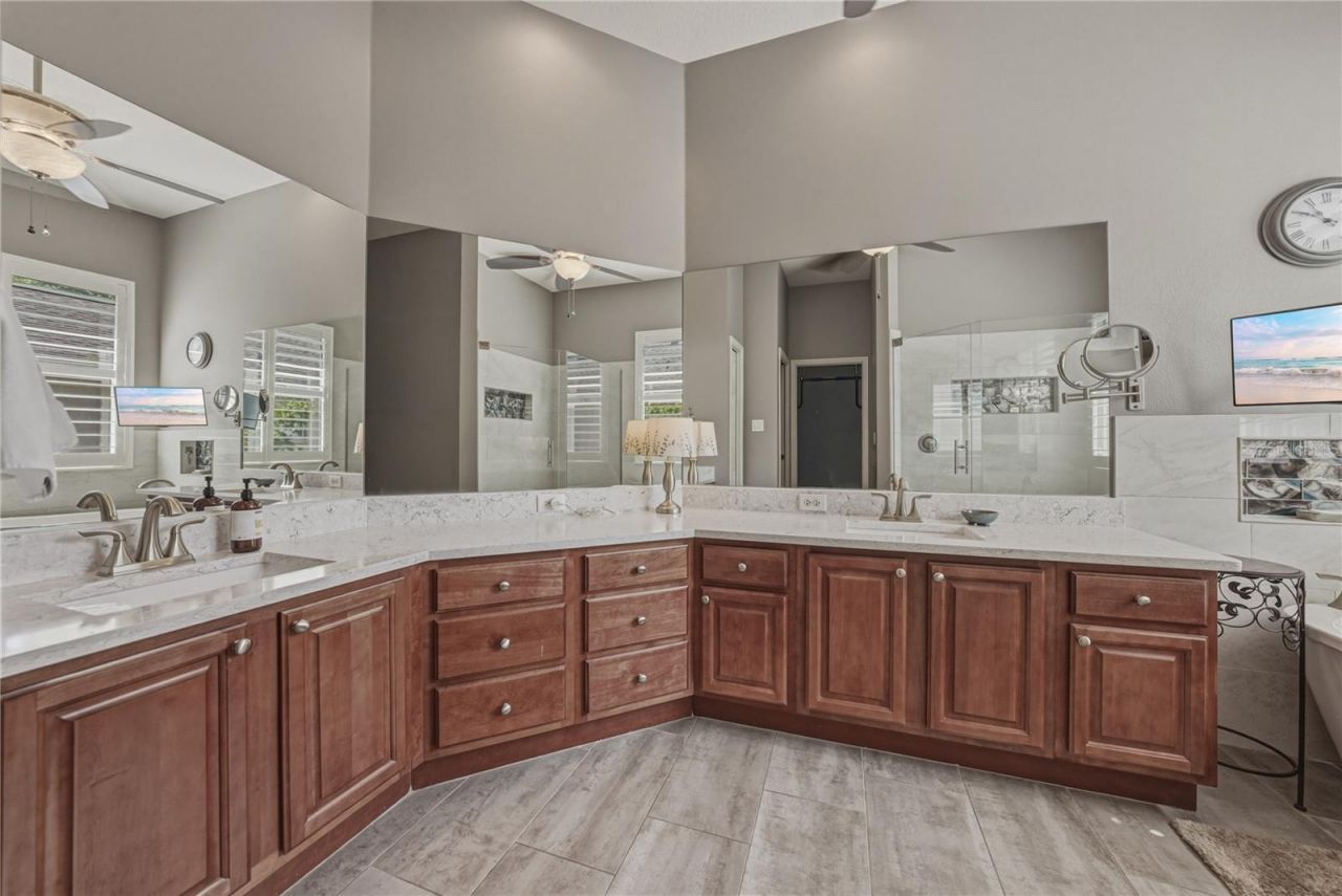 1035 Legends Pass Drive , Valrico, FL 33594 Photo