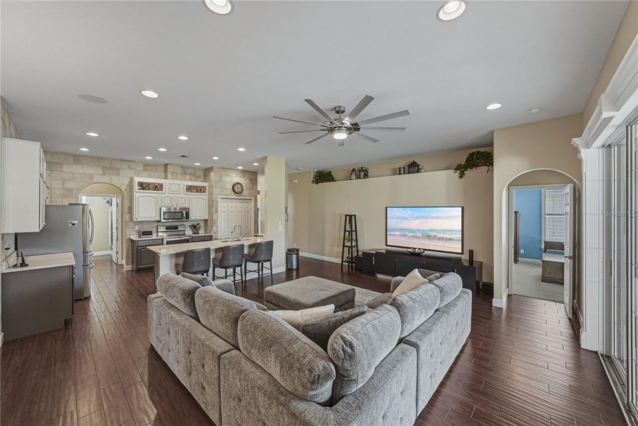 1035 Legends Pass Drive , Valrico, FL 33594 Photo