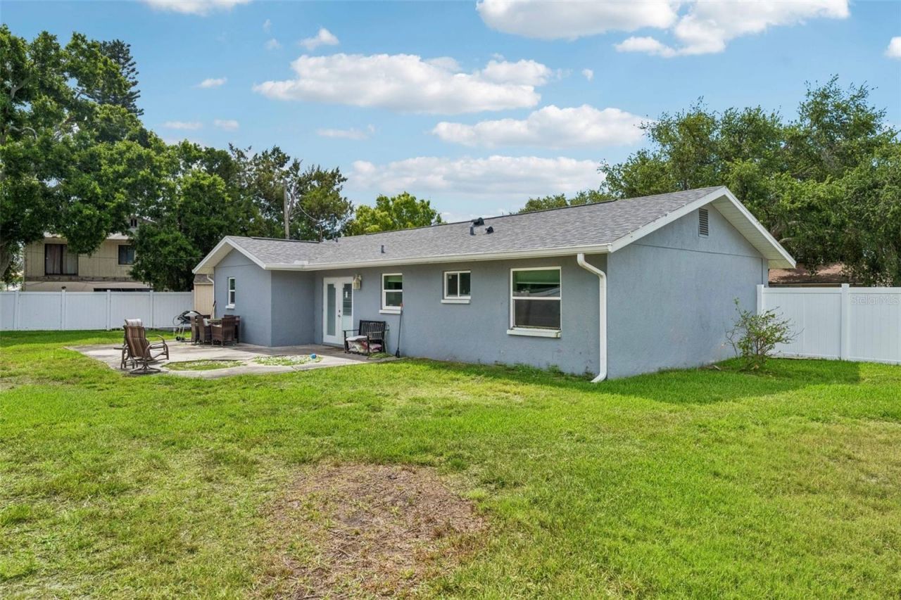 4390 Trout Drive Se, Saint Petersburg, FL 33705 Photo