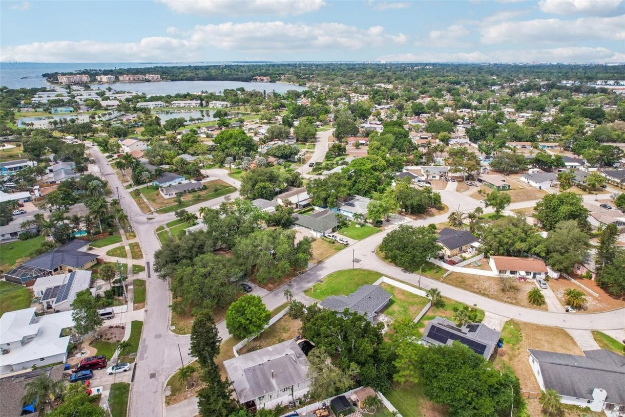 4390 Trout Drive Se, Saint Petersburg, FL 33705 Photo