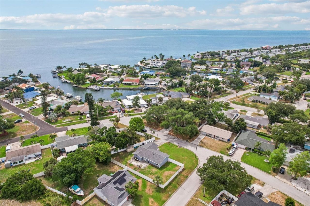 4390 Trout Drive Se, Saint Petersburg, FL 33705 Photo