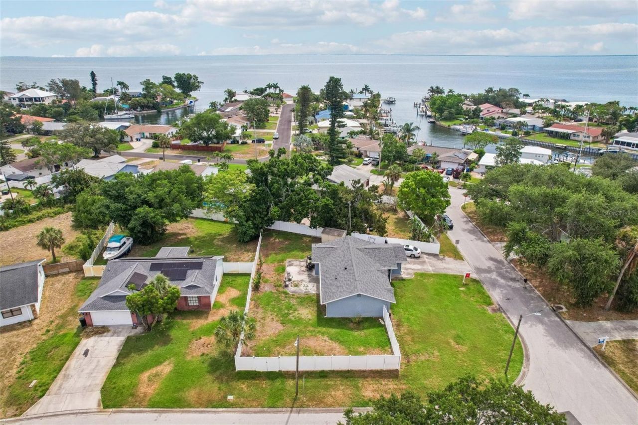 4390 Trout Drive Se, Saint Petersburg, FL 33705 Photo