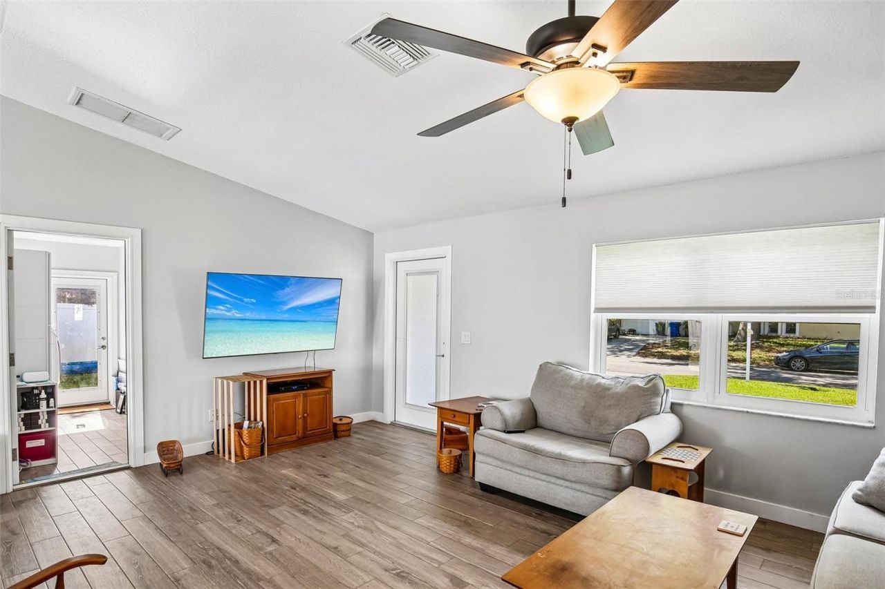 4390 Trout Drive Se, Saint Petersburg, FL 33705 Photo