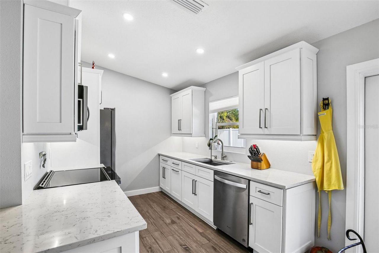 4390 Trout Drive Se, Saint Petersburg, FL 33705 Photo