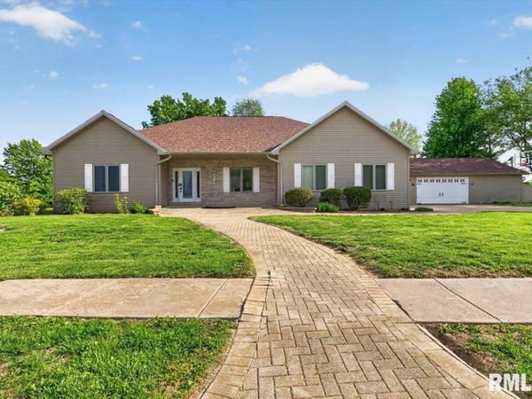 217 HUNTINGTON Drive, Auburn, IL 62615