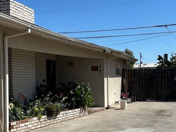 537 W University, Fresno, CA 93705