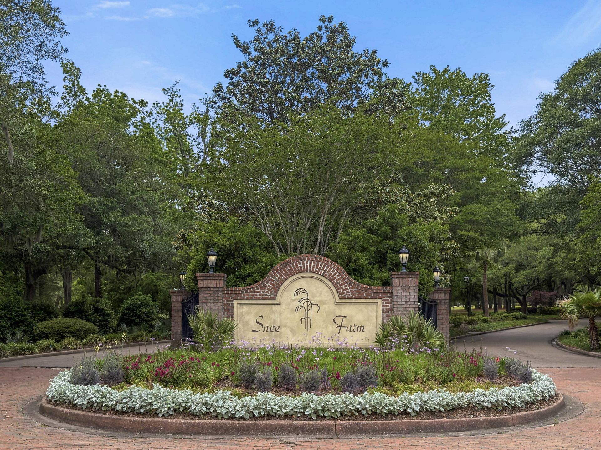 1129 Yorktown Court Photo 4