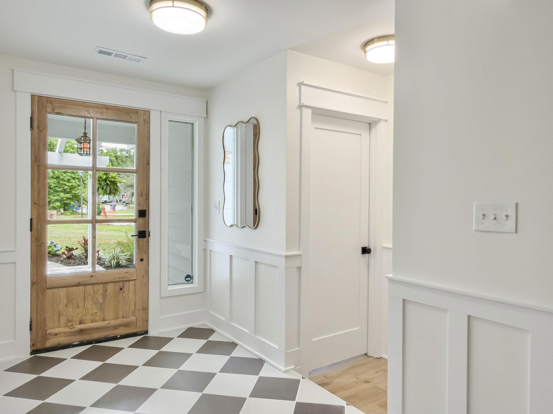 1129 Yorktown Court Photo 8