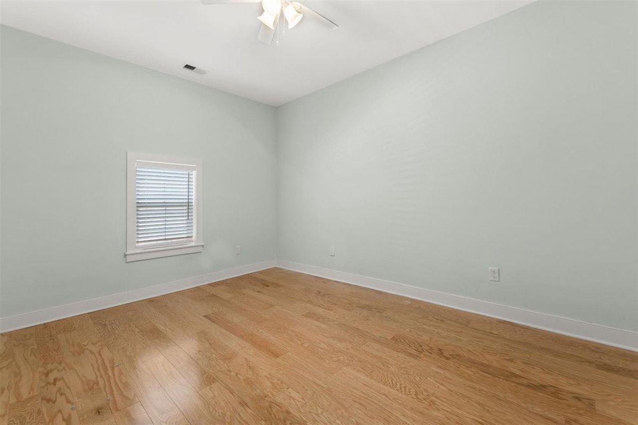 87 Romney Street Photo 10