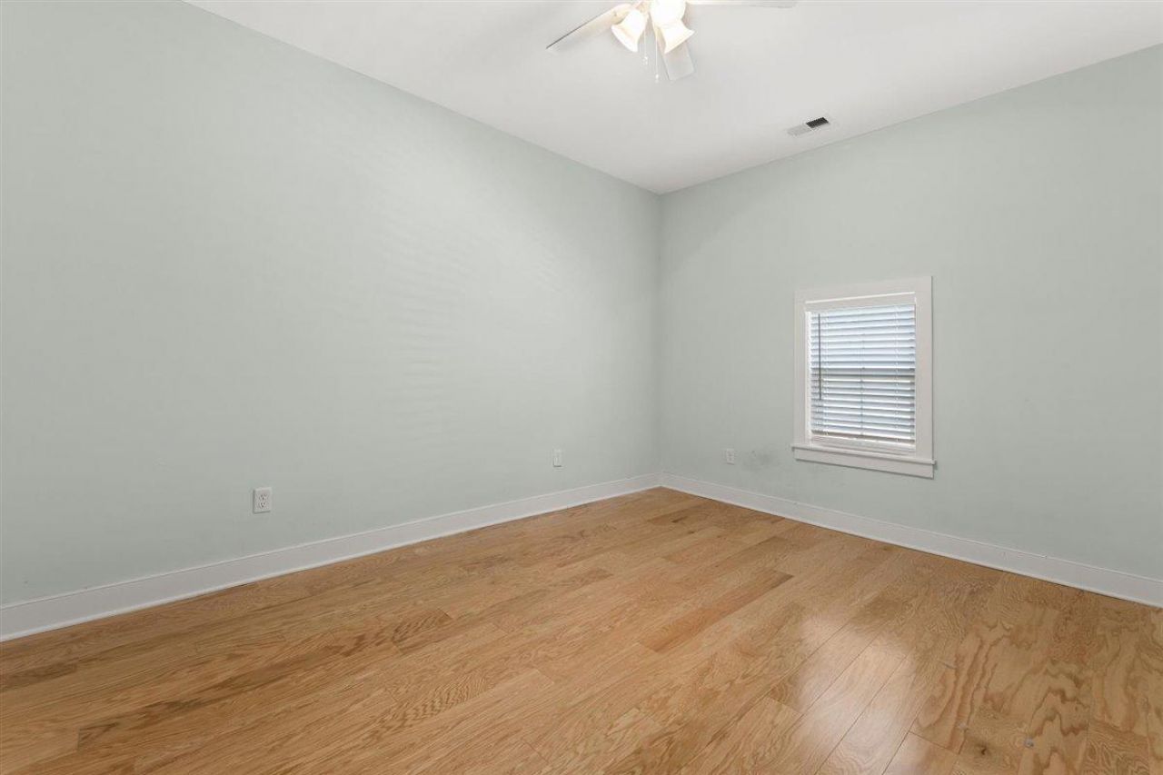 87 Romney Street Photo 11
