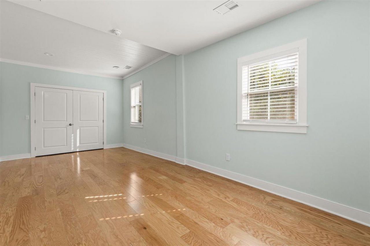 87 Romney Street Photo 15