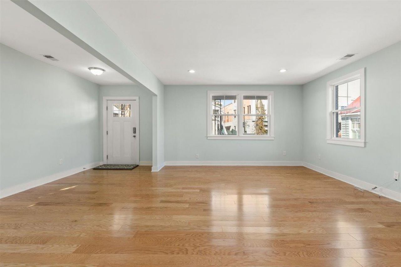 87 Romney Street Photo 4