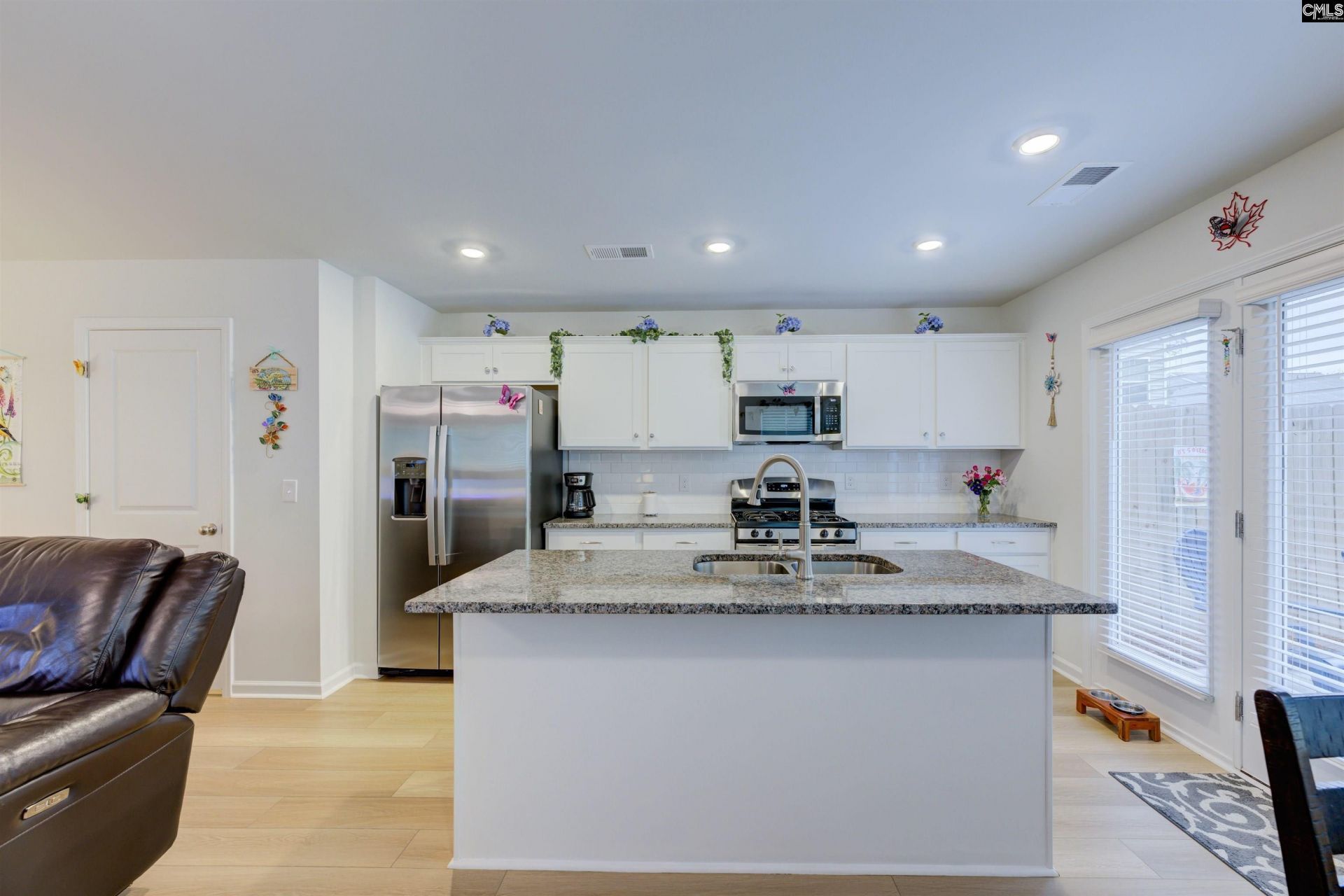 327 Reedmace Court  Photo 9